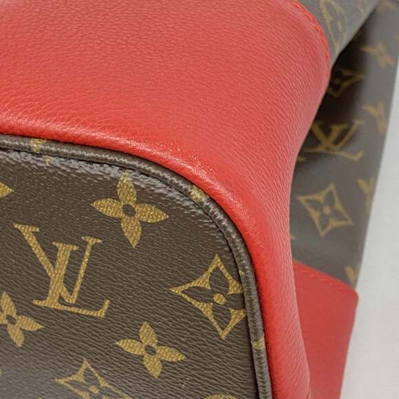 LOUIS VUITTON Brown Monogram Tote Bag - Picture 6 of 9
